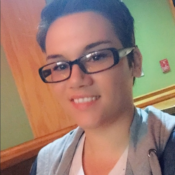 Meet your Posher, Brittany - Picture 3 of 3